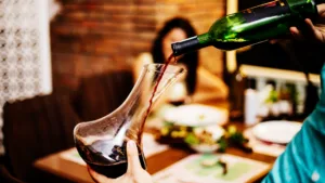 Decanting wine